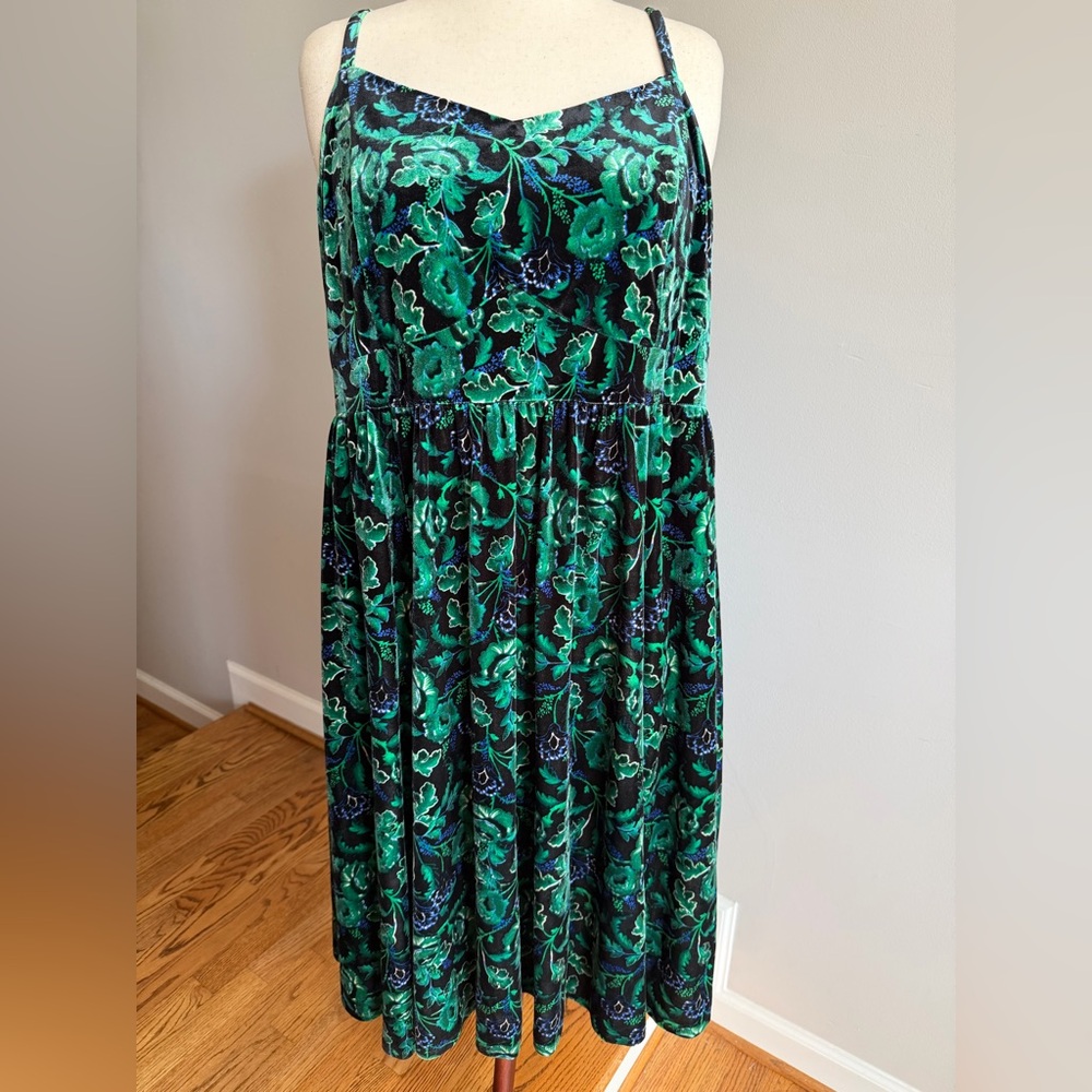 NWT Torrid Black and Green Velvet Midi Skater  Dress - Torrid Size 3 (22-24,3X)